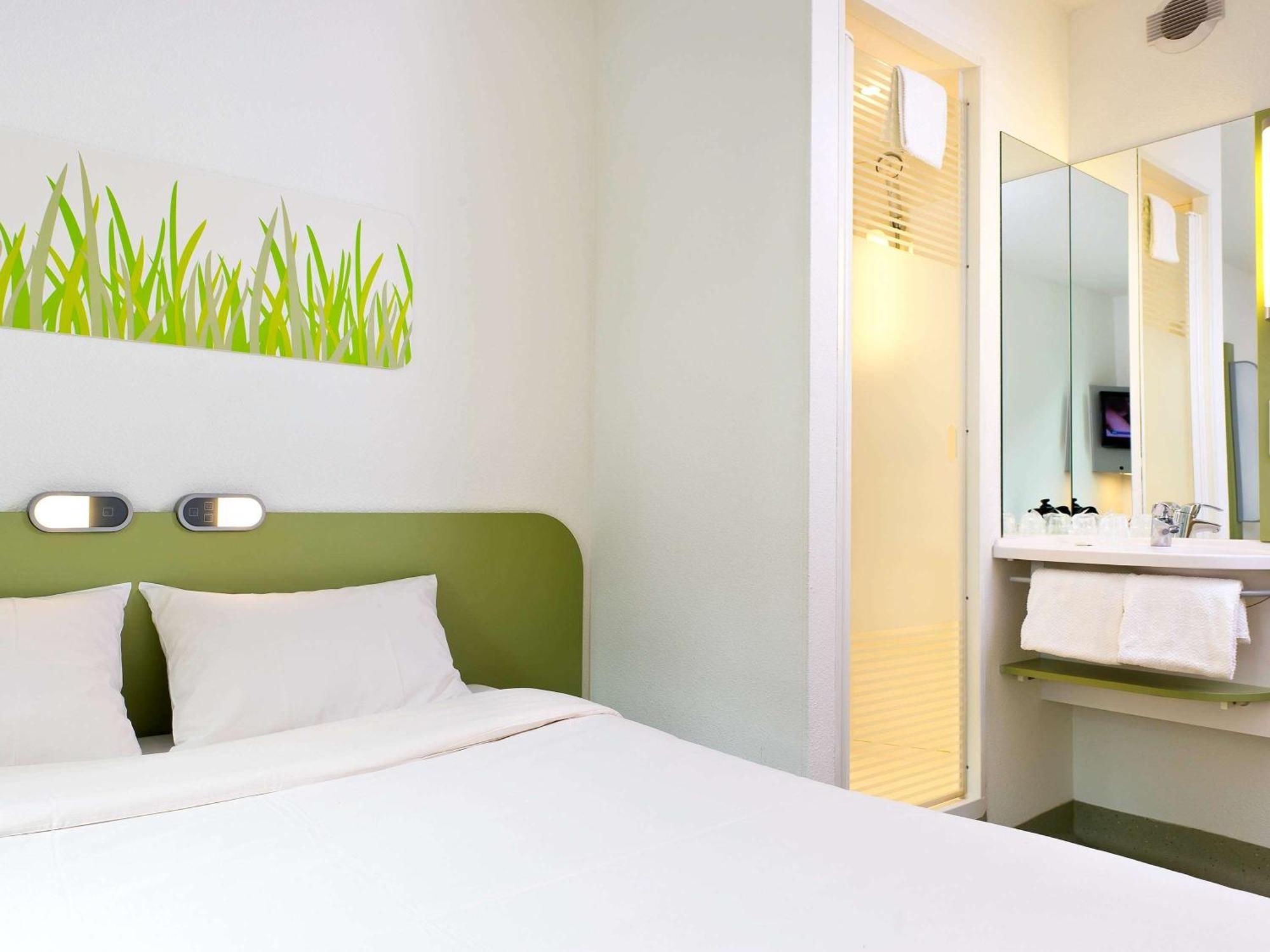 Ibis Budget Valenciennes เปอติตฟอเรต์ ภายนอก รูปภาพ