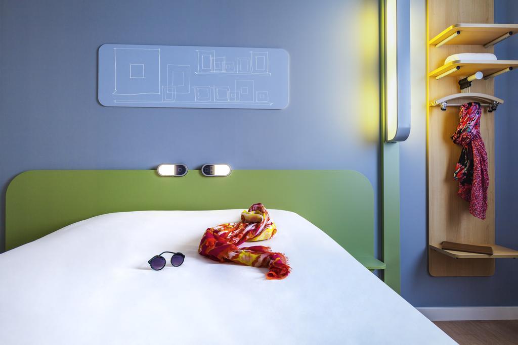 Ibis Budget Valenciennes เปอติตฟอเรต์ ภายนอก รูปภาพ