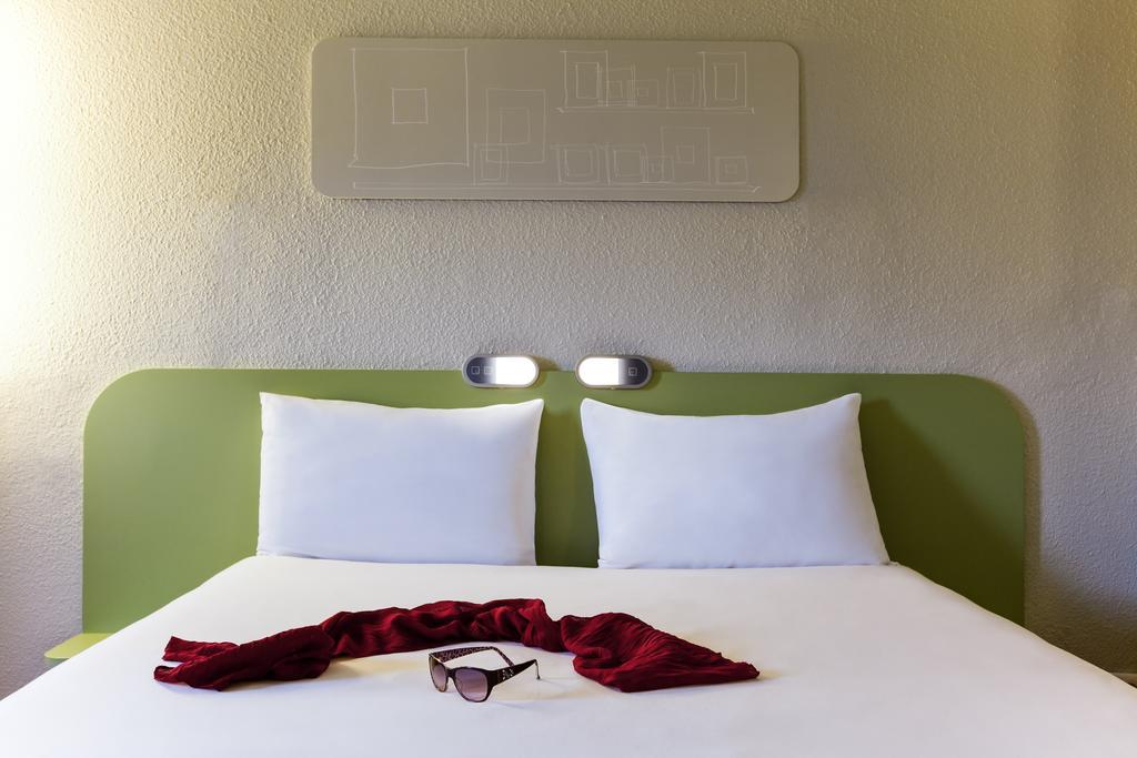 Ibis Budget Valenciennes เปอติตฟอเรต์ ภายนอก รูปภาพ