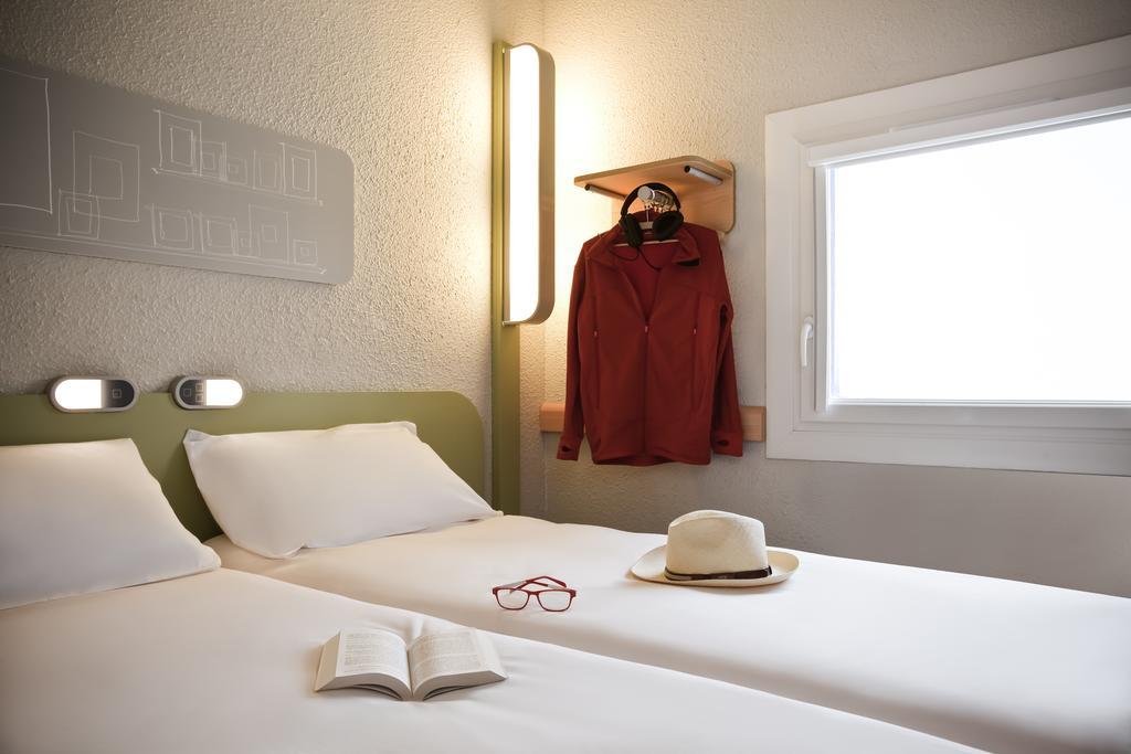 Ibis Budget Valenciennes เปอติตฟอเรต์ ภายนอก รูปภาพ
