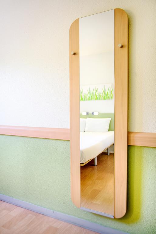 Ibis Budget Valenciennes เปอติตฟอเรต์ ภายนอก รูปภาพ
