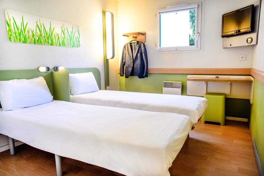 Ibis Budget Valenciennes เปอติตฟอเรต์ ภายนอก รูปภาพ
