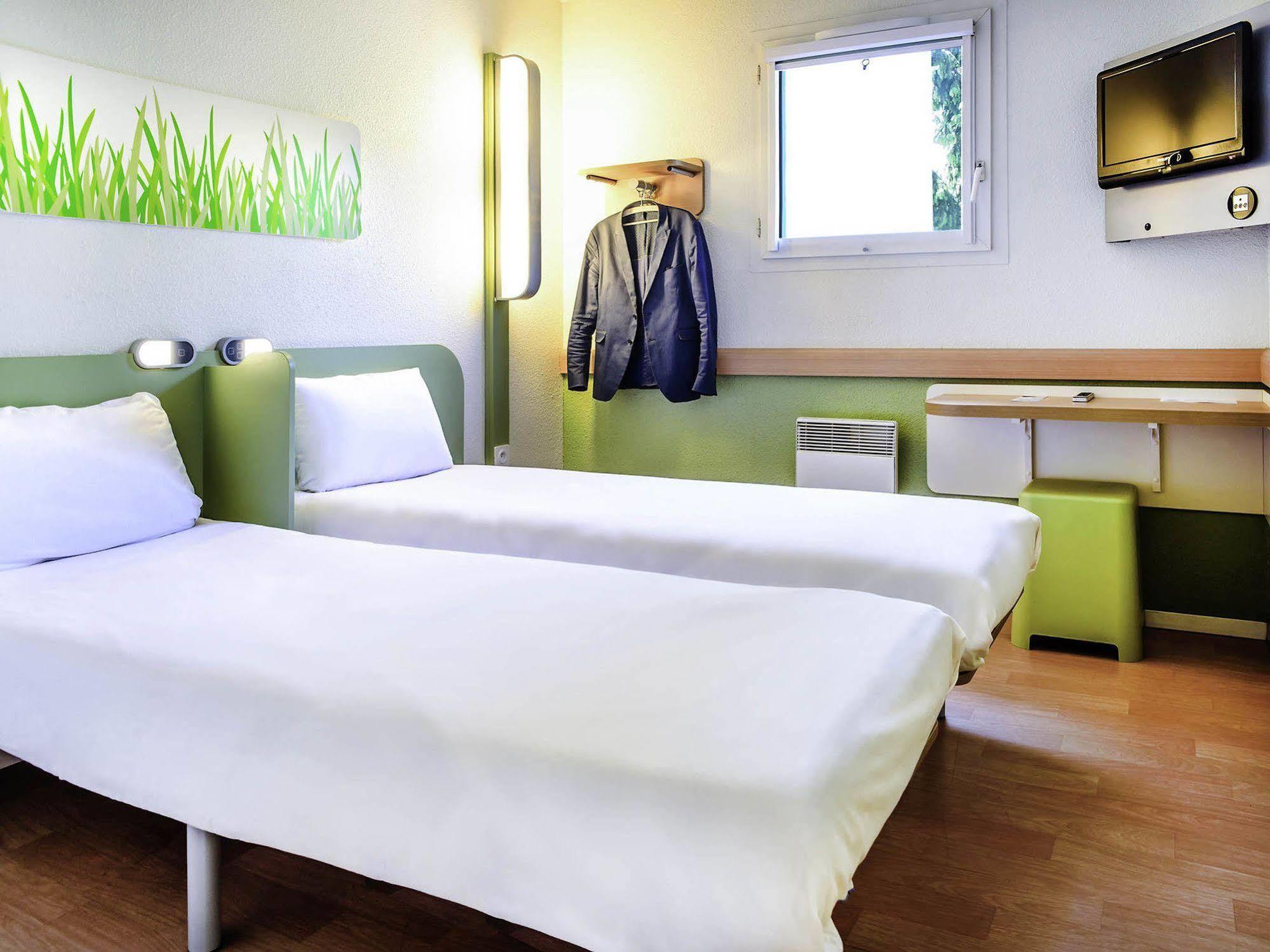 Ibis Budget Valenciennes เปอติตฟอเรต์ ภายนอก รูปภาพ