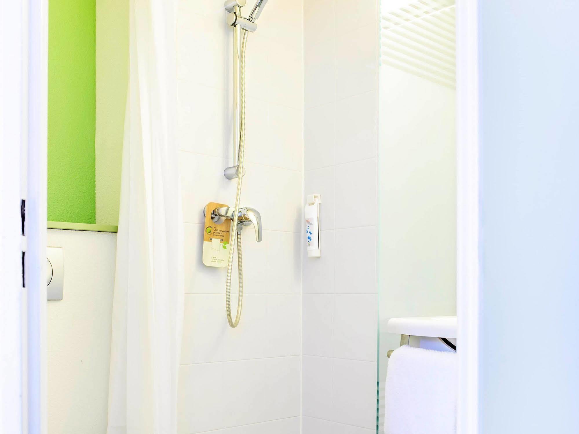 Ibis Budget Valenciennes เปอติตฟอเรต์ ภายนอก รูปภาพ