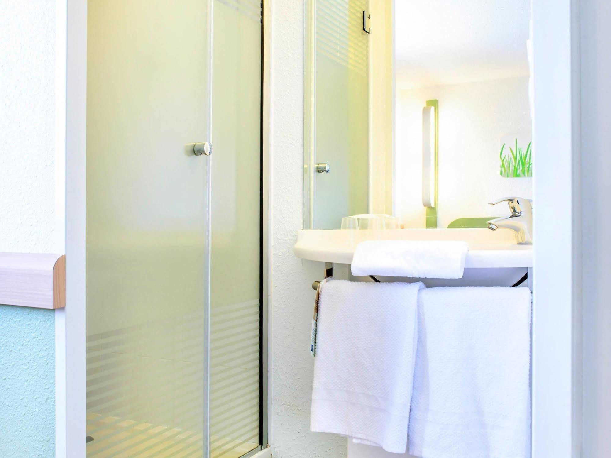 Ibis Budget Valenciennes เปอติตฟอเรต์ ภายนอก รูปภาพ